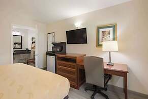 Quality Inn & Suites near Lake Oconee