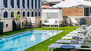 The Lindy Renaissance Charleston Hotel