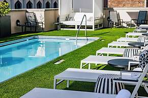 The Lindy Renaissance Charleston Hotel