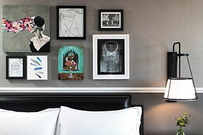 The Lindy Renaissance Charleston Hotel