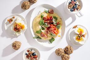 The Lindy Renaissance Charleston Hotel