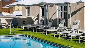 The Lindy Renaissance Charleston Hotel