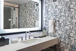 The Lindy Renaissance Charleston Hotel