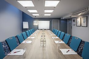 Leonardo London Heathrow Airport