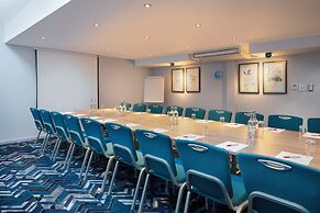 Leonardo London Heathrow Airport