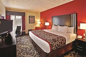 La Quinta Inn & Suites by Wyndham Elkview - Charleston NE