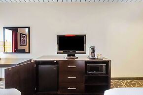 La Quinta Inn & Suites by Wyndham Elkview - Charleston NE