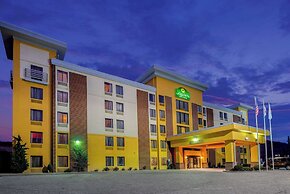 La Quinta Inn & Suites by Wyndham Elkview - Charleston NE