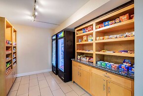 La Quinta Inn & Suites by Wyndham Elkview - Charleston NE