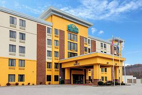 La Quinta Inn & Suites by Wyndham Elkview - Charleston NE