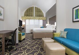Holiday Inn Express & Suites Ames by IHG