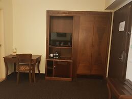Madisson Hotel