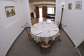 Madisson Hotel