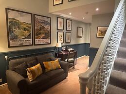 Holdsworth House