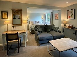 Holdsworth House