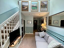 Holdsworth House