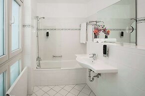 Centro National Frankfurt, Trademark Collection by Wyndham