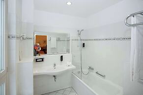 Centro National Frankfurt, Trademark Collection by Wyndham