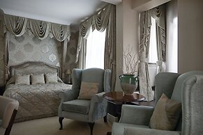 Old Palace Lodge Hotel