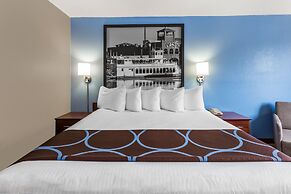 Super 8 by Wyndham Dubuque