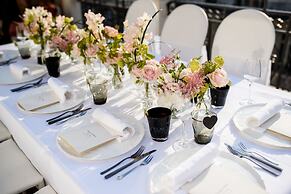 Hotel Marignan Champs - Elysées