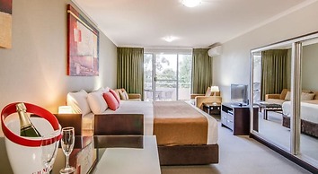 Horizons Lake Jindabyne