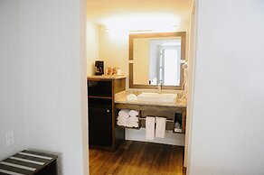 Regency Inn & Suites