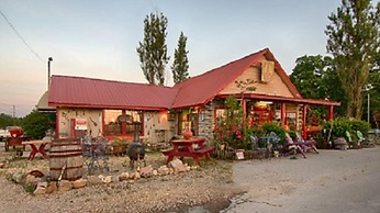 The Smokehouse Lodge and Cabins