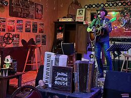 The Smokehouse Lodge and Cabins