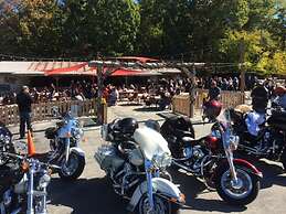 The Smokehouse Lodge and Cabins