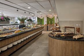 Kfar Maccabiah Hotel and Suites