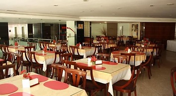 Plaza Praia Suites