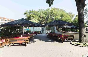 Pytloun Old Armoury Hotel Prague