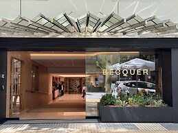 Becquer Hotel, Historic City Center