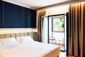 Becquer Hotel, Historic City Center