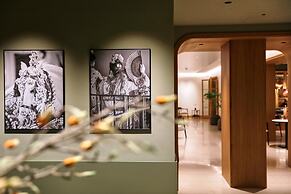Becquer Hotel, Historic City Center