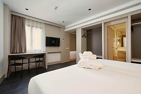 Becquer Hotel, Historic City Center