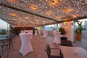 Becquer Hotel, Historic City Center