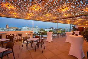 Becquer Hotel, Historic City Center