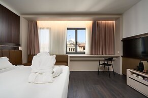 Becquer Hotel, Historic City Center