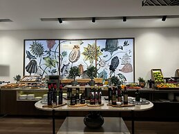 Becquer Hotel, Historic City Center