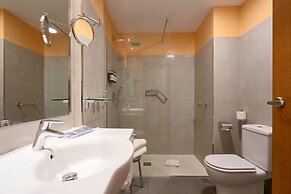 Becquer Hotel, Historic City Center