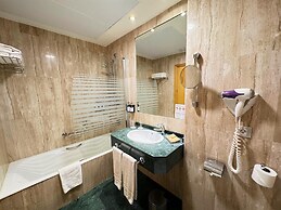 Becquer Hotel, Historic City Center