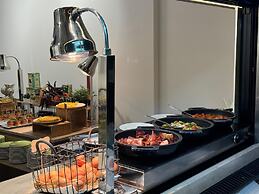 Becquer Hotel, Historic City Center