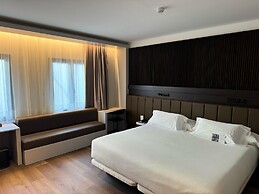 Becquer Hotel, Historic City Center