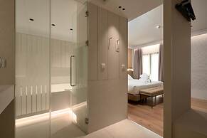 Becquer Hotel, Historic City Center