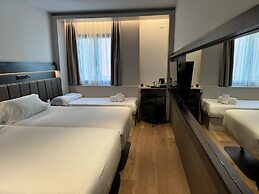 Becquer Hotel, Historic City Center