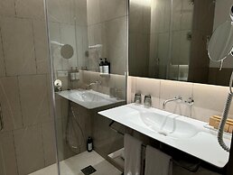 Becquer Hotel, Historic City Center