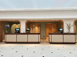 Becquer Hotel, Historic City Center