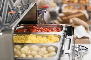 The Deck Hotel by HappyCulture